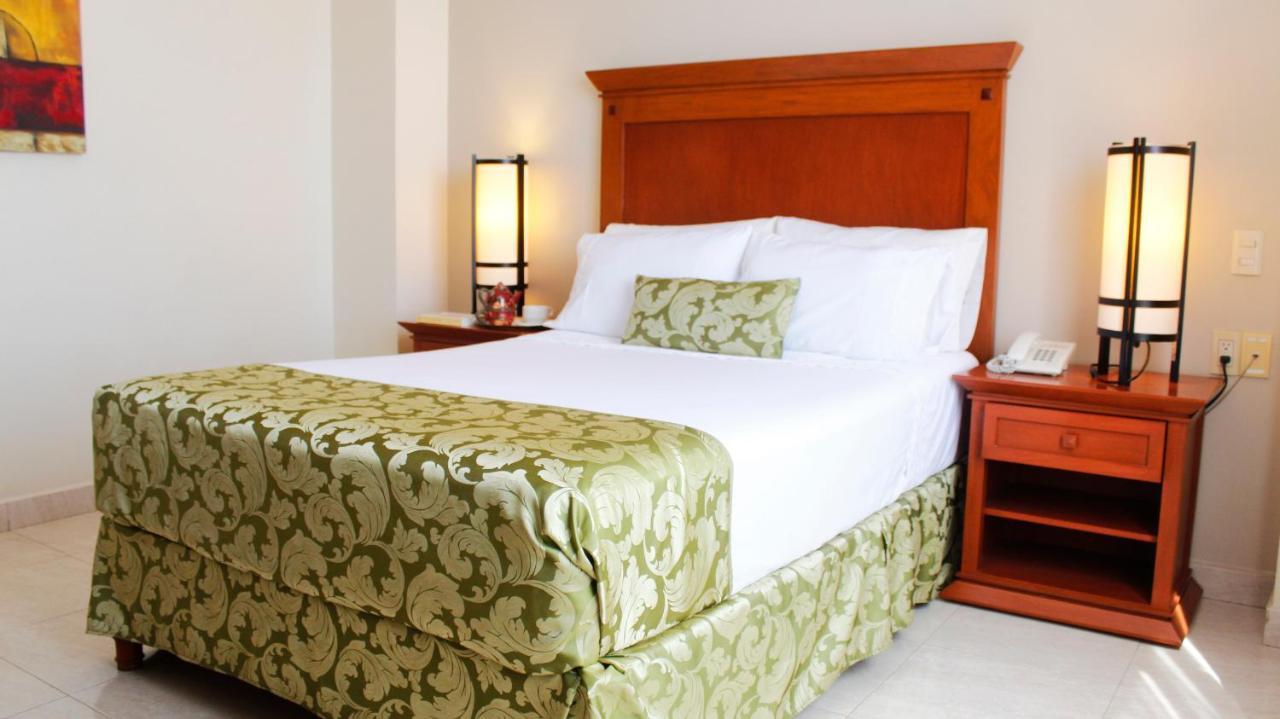 Hotel Magno Tepatitlan ภายนอก รูปภาพ