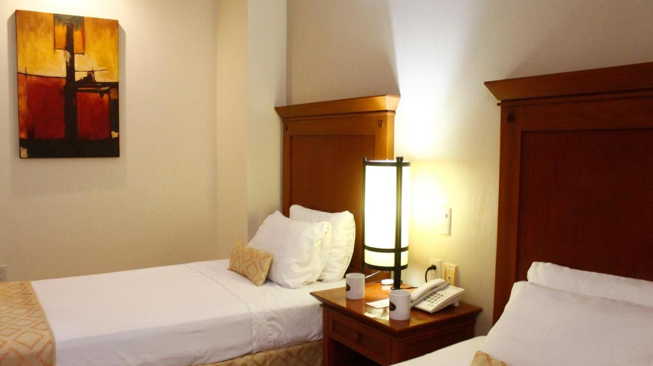 Hotel Magno Tepatitlan ภายนอก รูปภาพ