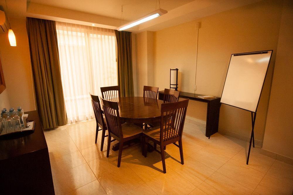 Hotel Magno Tepatitlan ภายนอก รูปภาพ