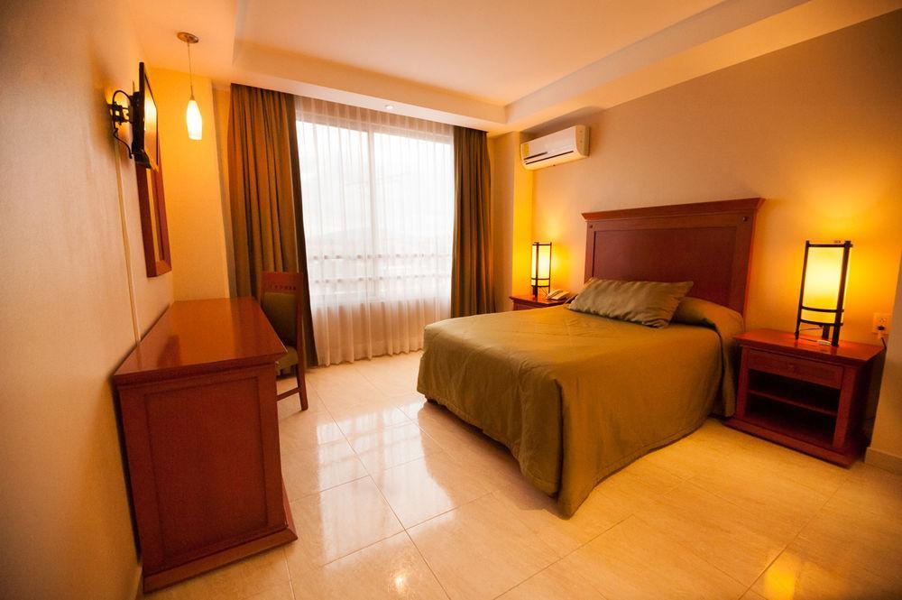 Hotel Magno Tepatitlan ภายนอก รูปภาพ