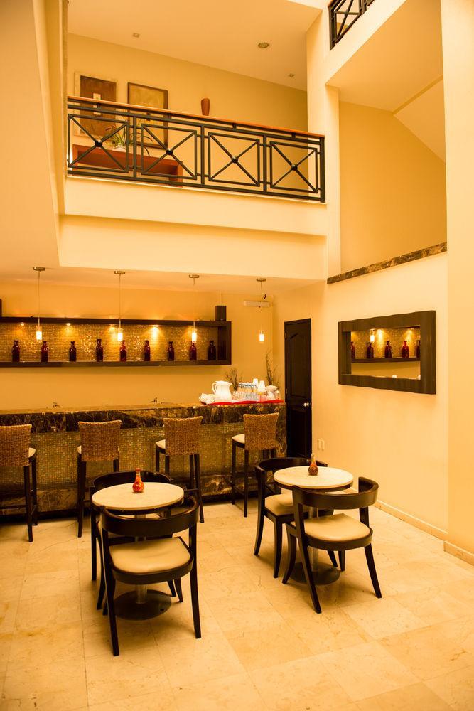 Hotel Magno Tepatitlan ภายนอก รูปภาพ
